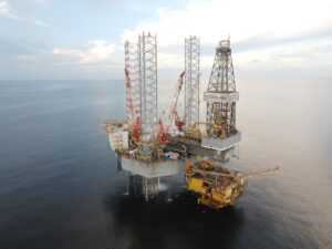 pengeboran sumur migas offshore