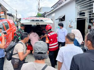 evakuasi mayat oleh brimob