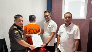 penggelapan dokumen