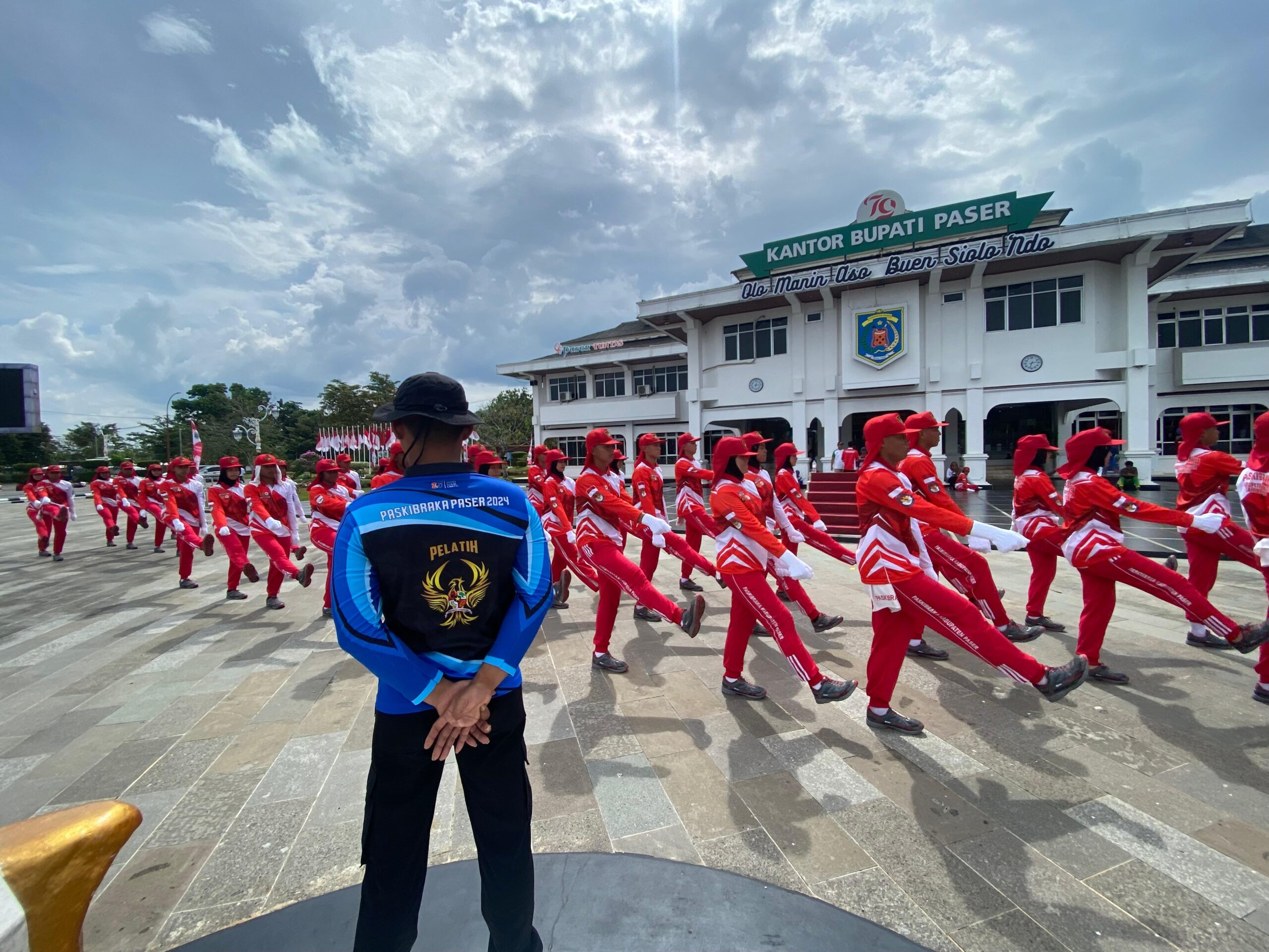 Brimob latih Paskibraka Paser