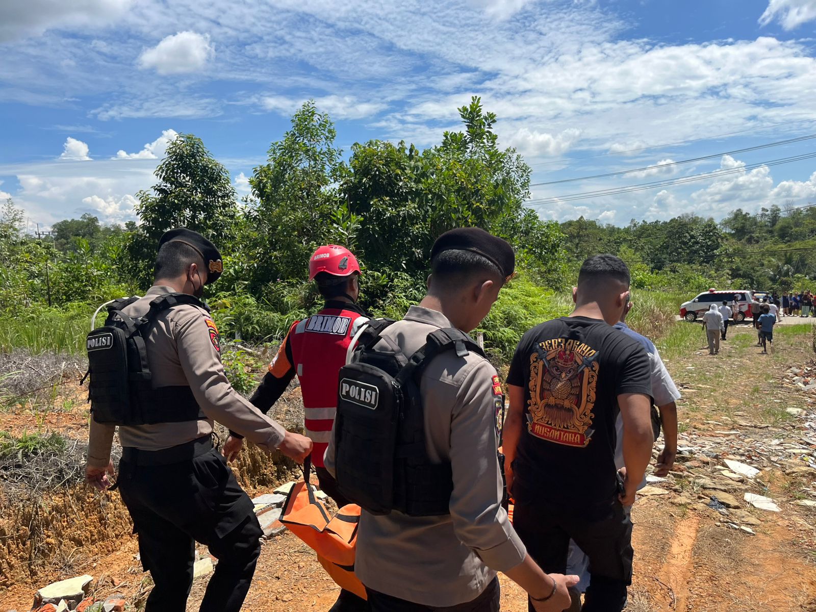 Evakuasi korban gantung diri