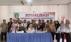 Pendidikan politik masyarakat,