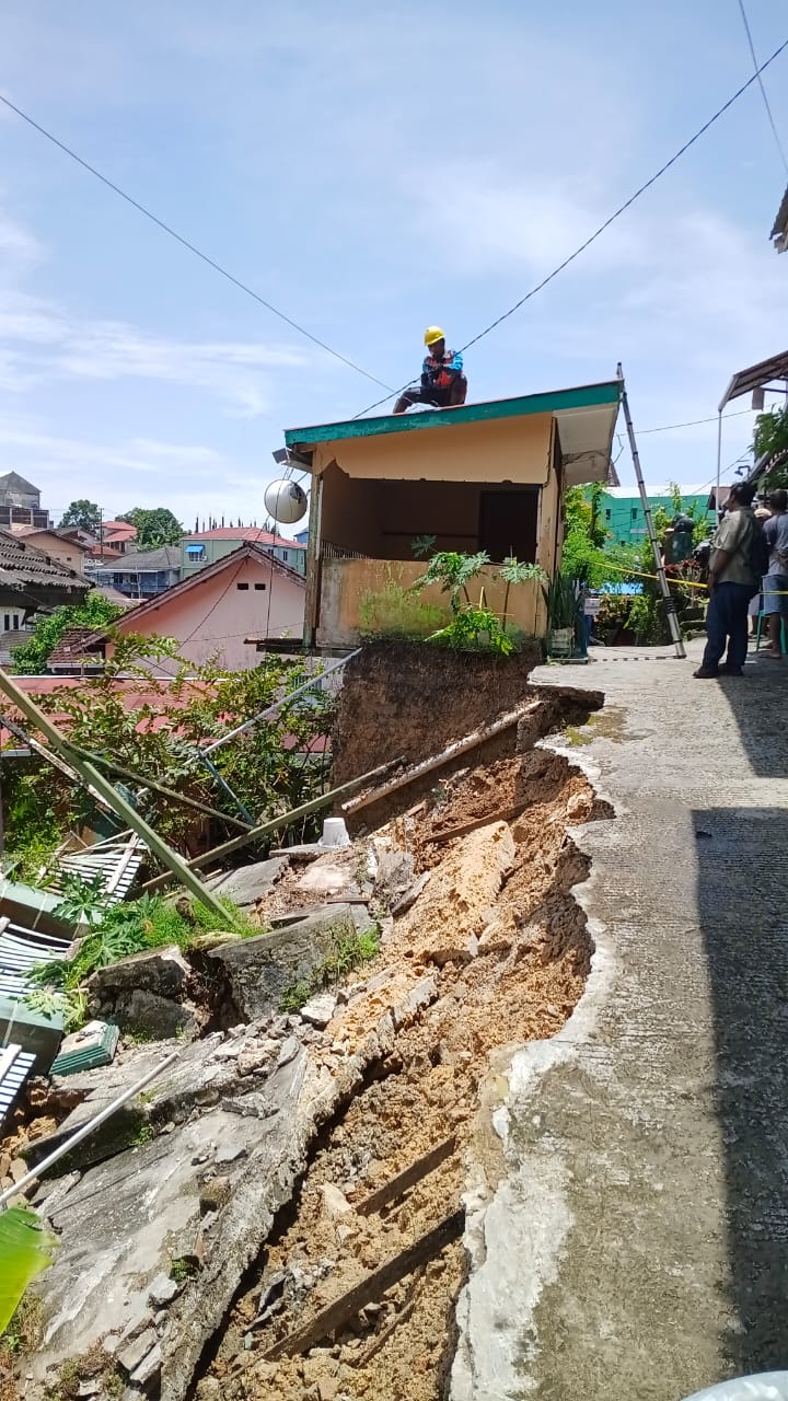 longsor Balikpapan 2025