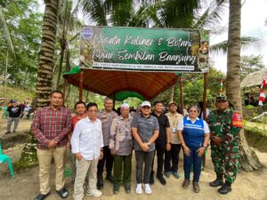 Wisata kuliner dan botani Nyiur Sembilan Samboja