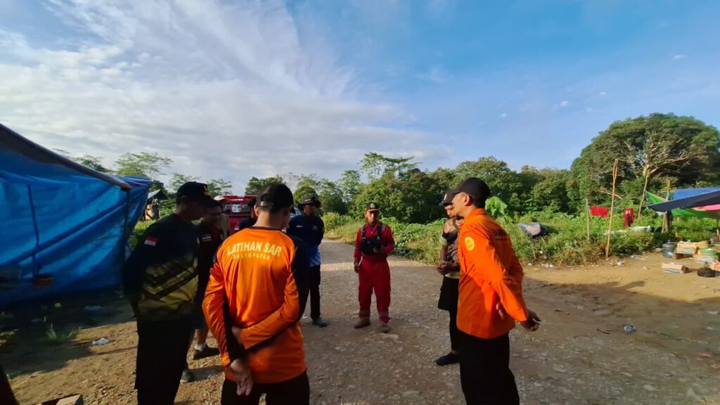 pencarian korban Sungai Meratak