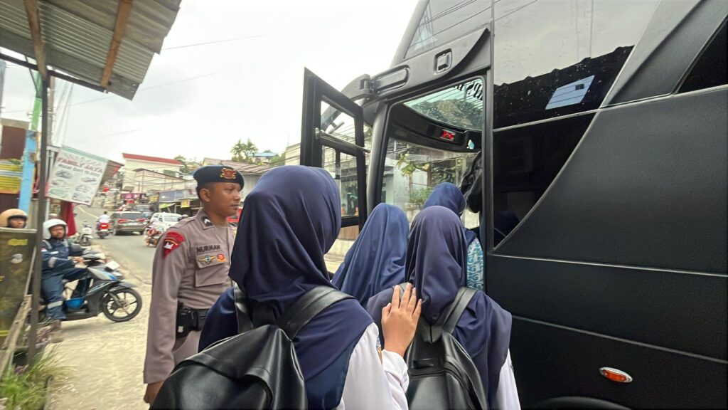 Bus Sekolah Gratis Brimob Kaltim