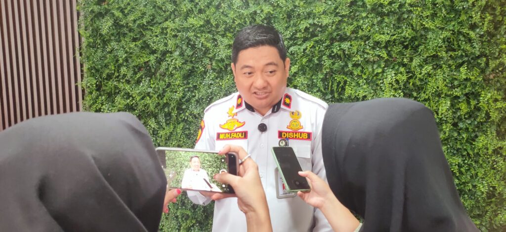 Larangan parkir MT Haryono