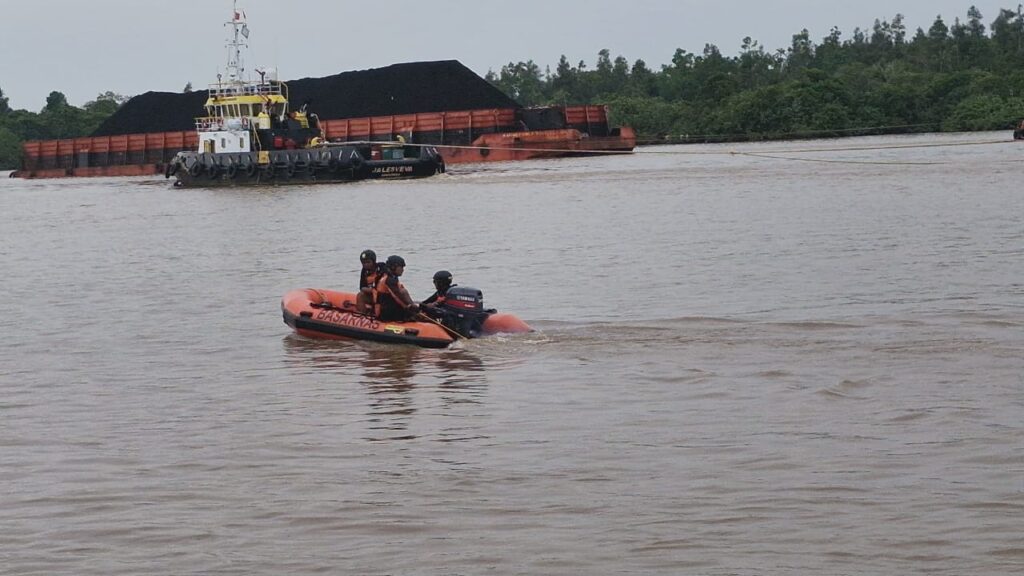 perahu tenggelam Sungai Mahakam