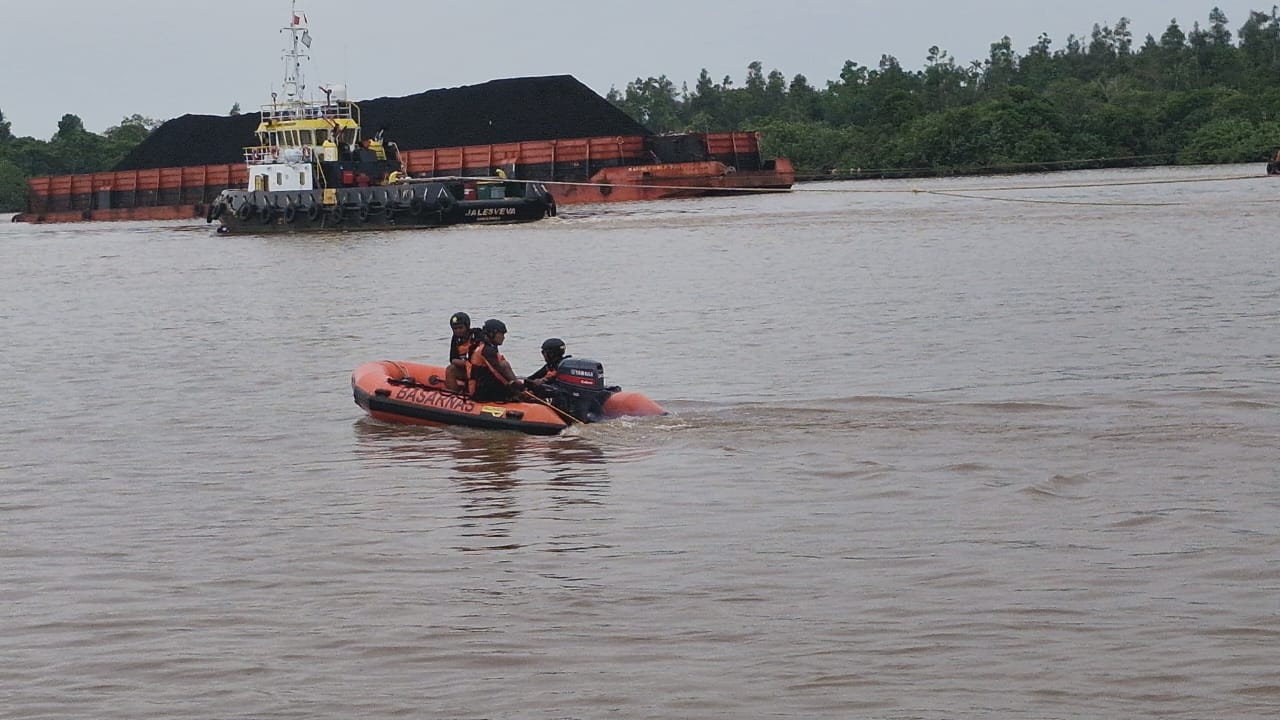 perahu tenggelam Sungai Mahakam