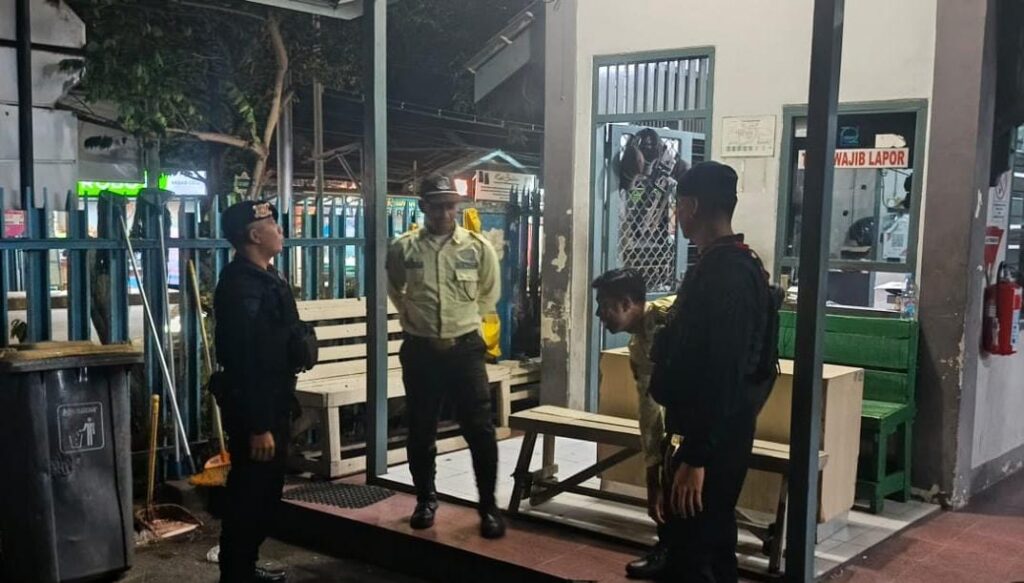 Brimob Polda Kaltim patroli malam