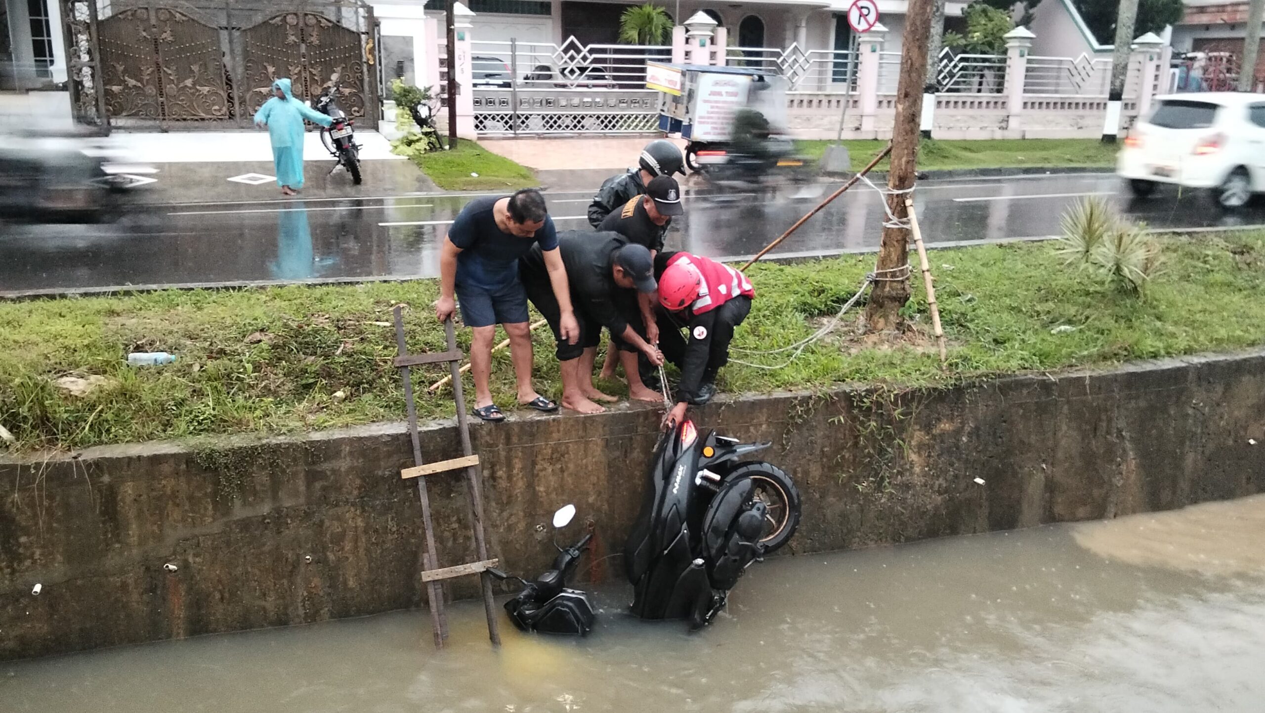 motor tercebur sungai Balikpapan
