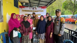 Polwan Polda Kaltim berbagi