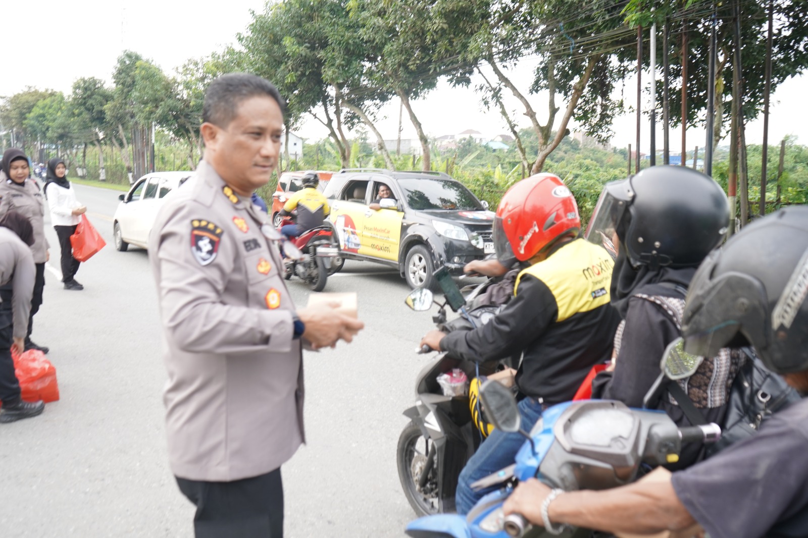 Polda Kaltim berbagi takjil,