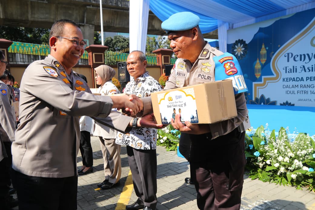 Kapolri bagi sembako 2026