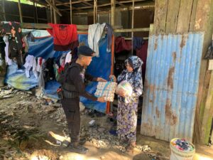 Brimob Kaltim berbagi