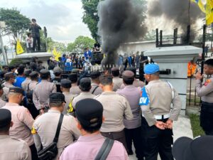 demo Kantor Gubernur Kaltim