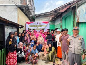 Polwan Polda Kaltim Berbagi