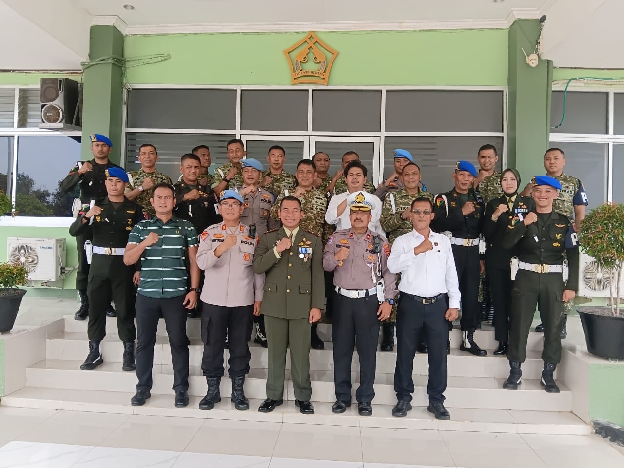 HUT TNI 81